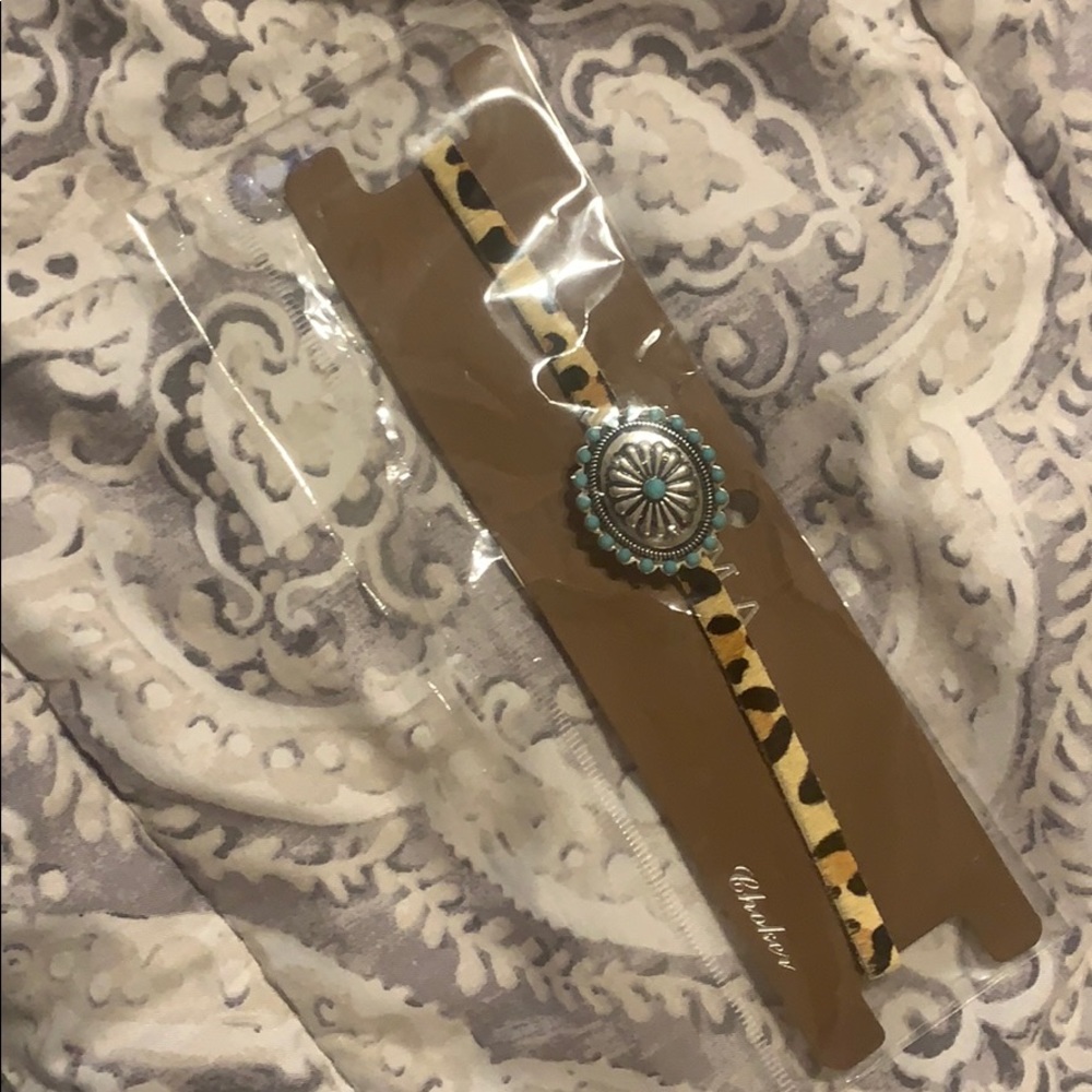 Leopard choker